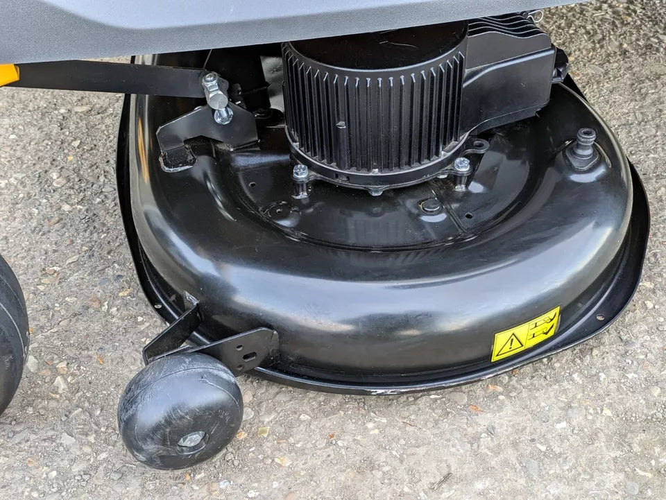 Stiga GYRO 700E Battery Powered Axial Zero Turn Ride On Lawnmower - NEW