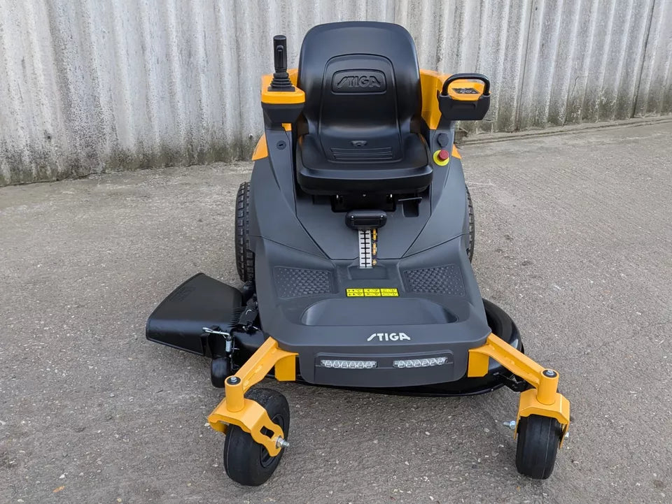 Stiga GYRO 700E Battery Powered Axial Zero Turn Ride On Lawnmower - NEW