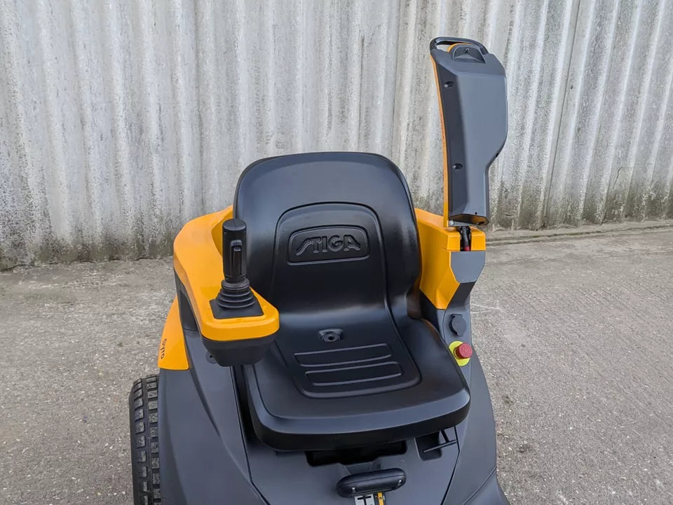 Stiga GYRO 700E Battery Powered Axial Zero Turn Ride On Lawnmower - NEW