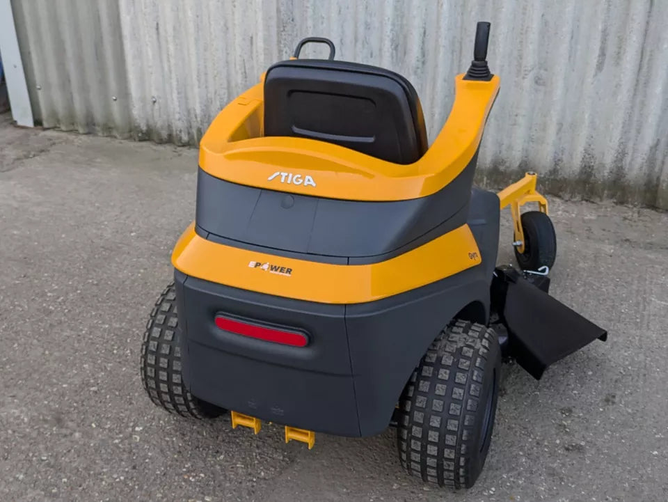 Stiga GYRO 700E Battery Powered Axial Zero Turn Ride On Lawnmower - NEW