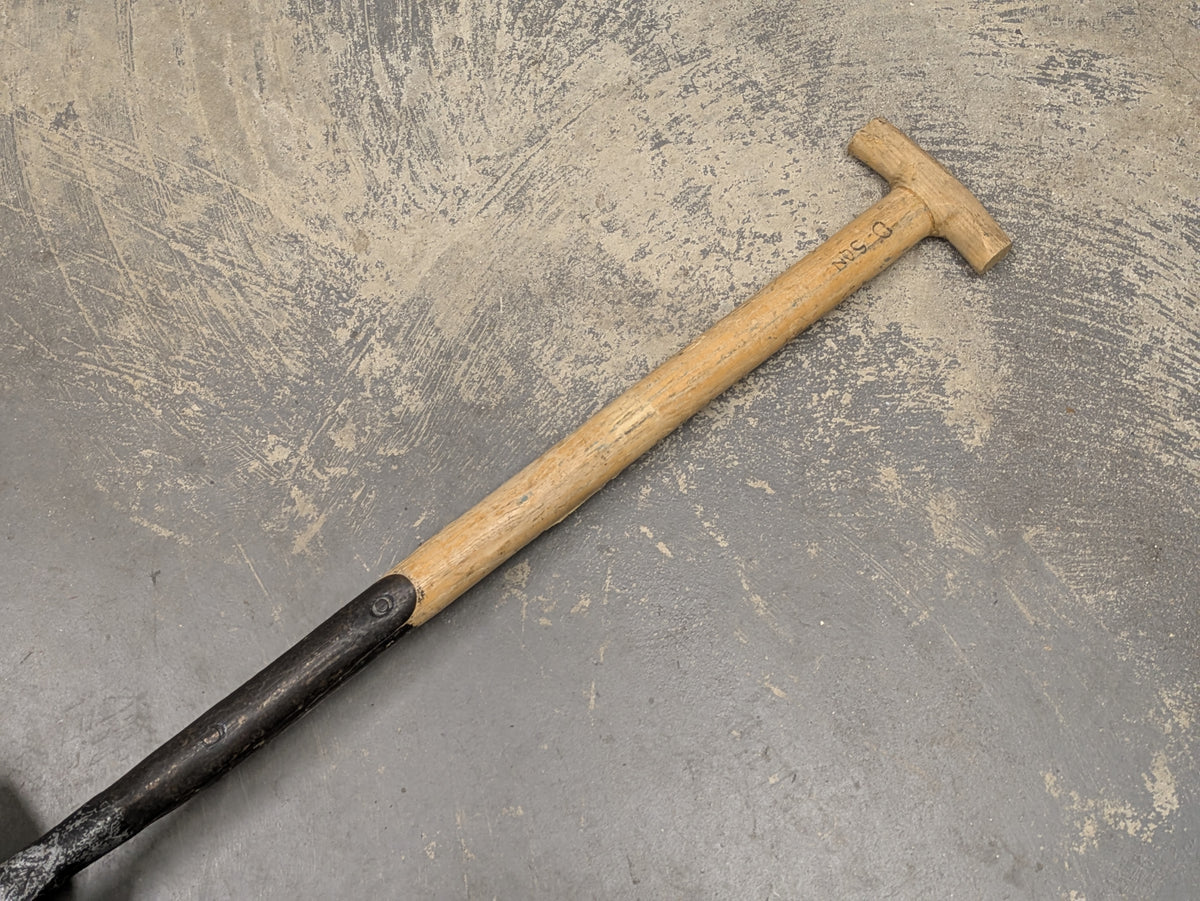 Bulldog 3 ft General Service Shovel - Dated 1995