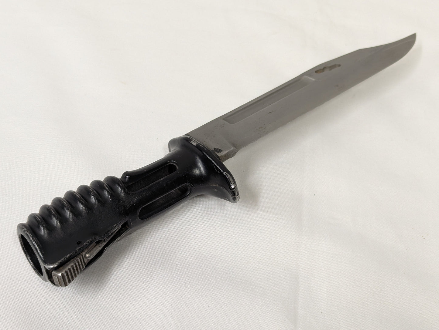 British Army L3A1 Bayonet for SA80 Rifle with Black Plastic Bayonet Frog and MTP PLCE Scabbard