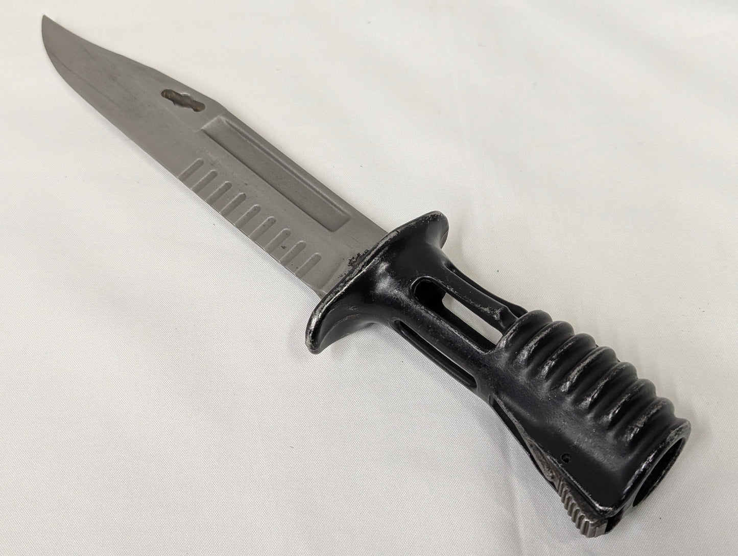 British Army L3A1 Bayonet for SA80 Rifle with Black Plastic Bayonet Frog and MTP PLCE Scabbard