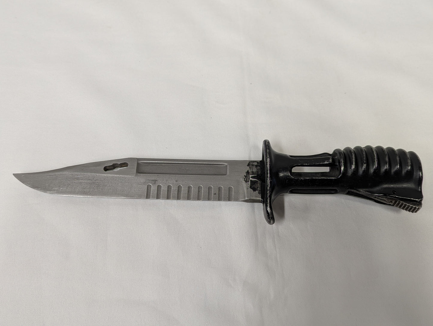British Army L3A1 Bayonet for SA80 Rifle with Black Plastic Bayonet Frog and MTP PLCE Scabbard