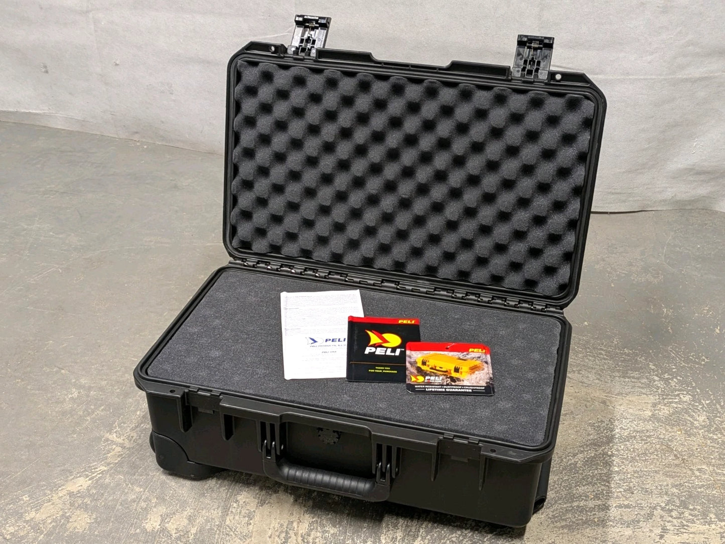 Peli iM2500 Protector Pelican Storm Case Travel Flight Equipment Box on Wheels