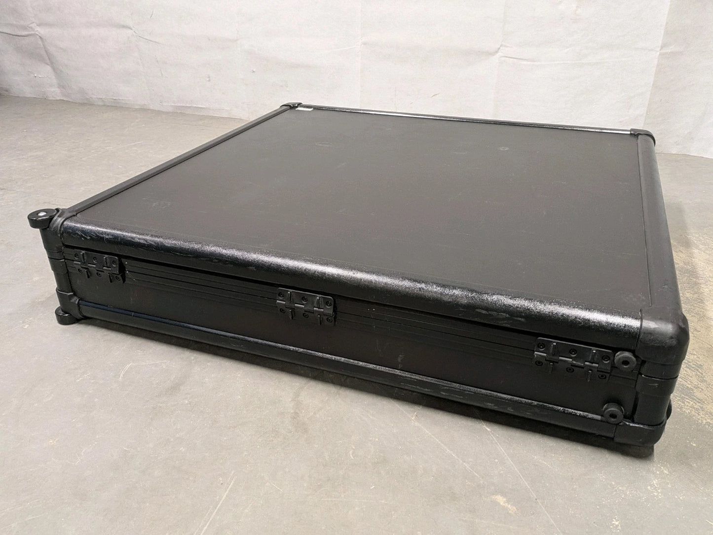 Black Storage Flight Equipment Wheeled Flat Screen Case Box