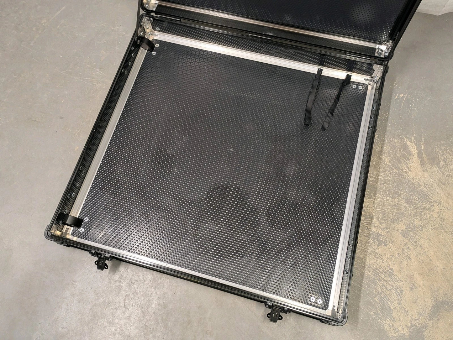 Black Storage Flight Equipment Wheeled Flat Screen Case Box