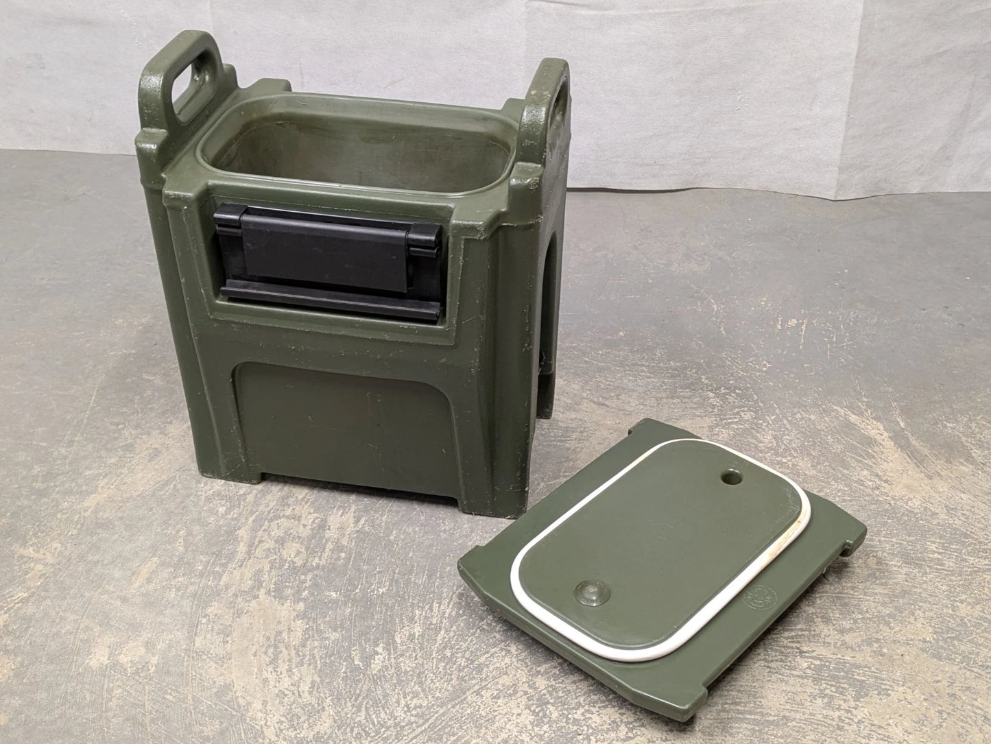 Cambro UC250 Insulated Hot & Cold Drinks Dispenser