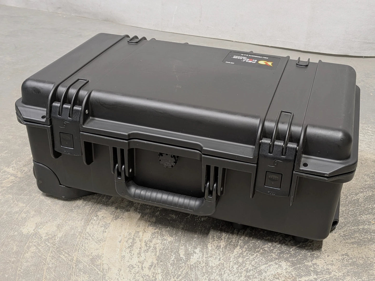 Peli iM2500 Protector Pelican Storm Case Travel Flight Equipment Box on Wheels