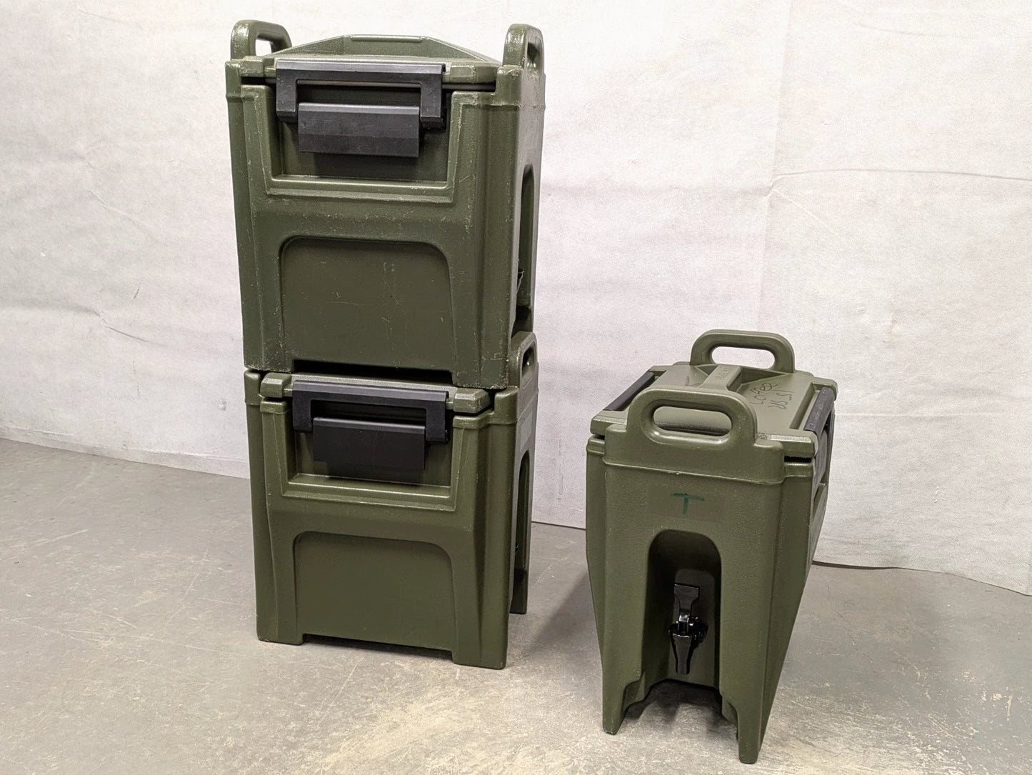 Cambro UC250 Insulated Hot & Cold Drinks Dispenser