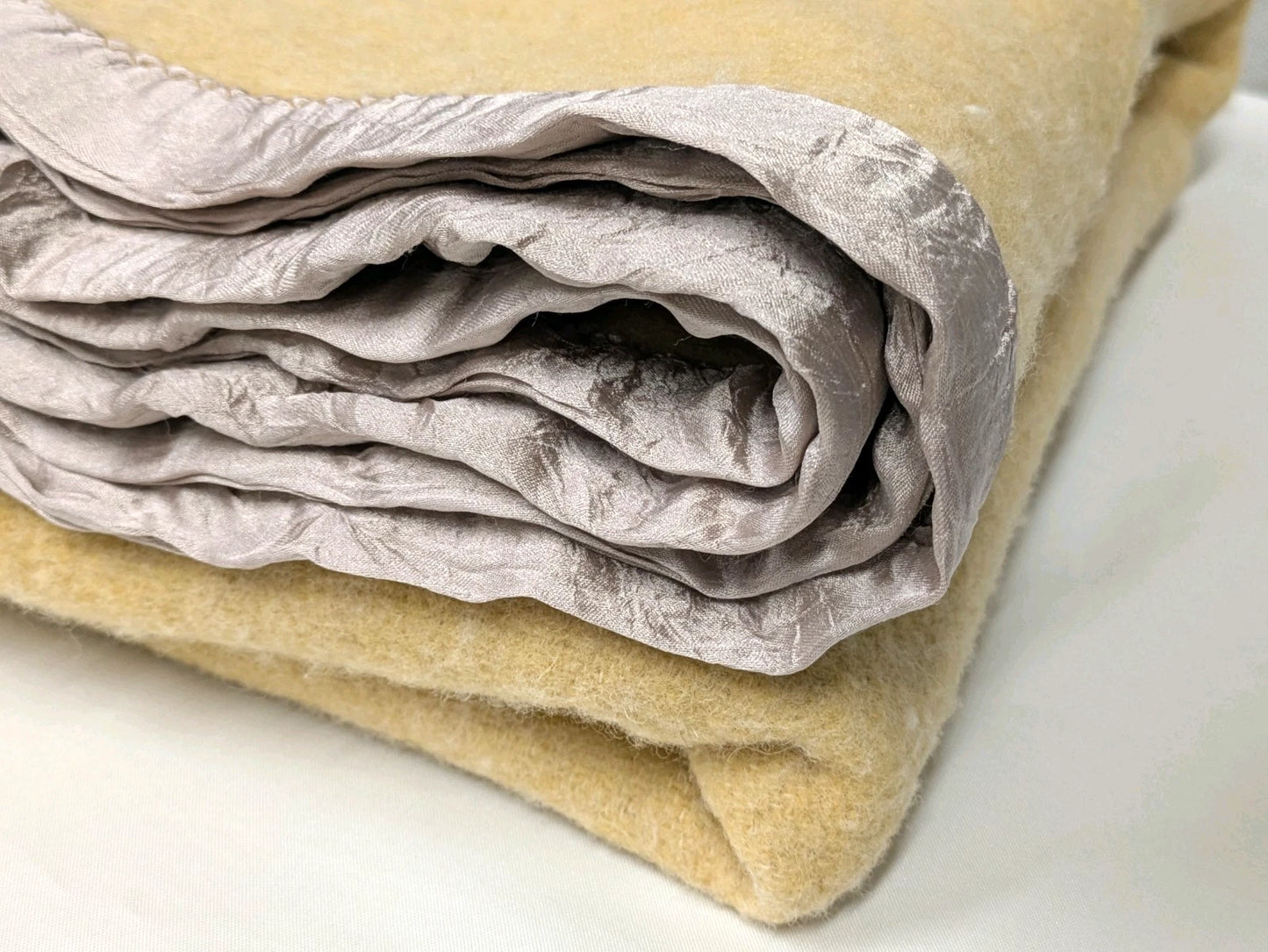 British Army Vintage Wool Thick Woolen Blanket 1.7m x 1.4m