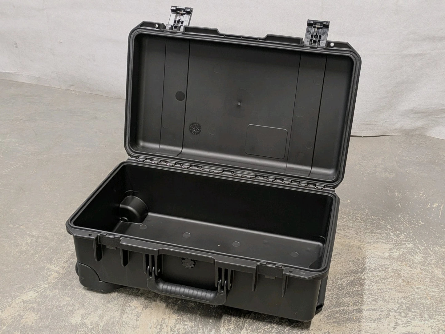 Peli iM2500 Protector Pelican Storm Case Travel Flight Equipment Box on Wheels