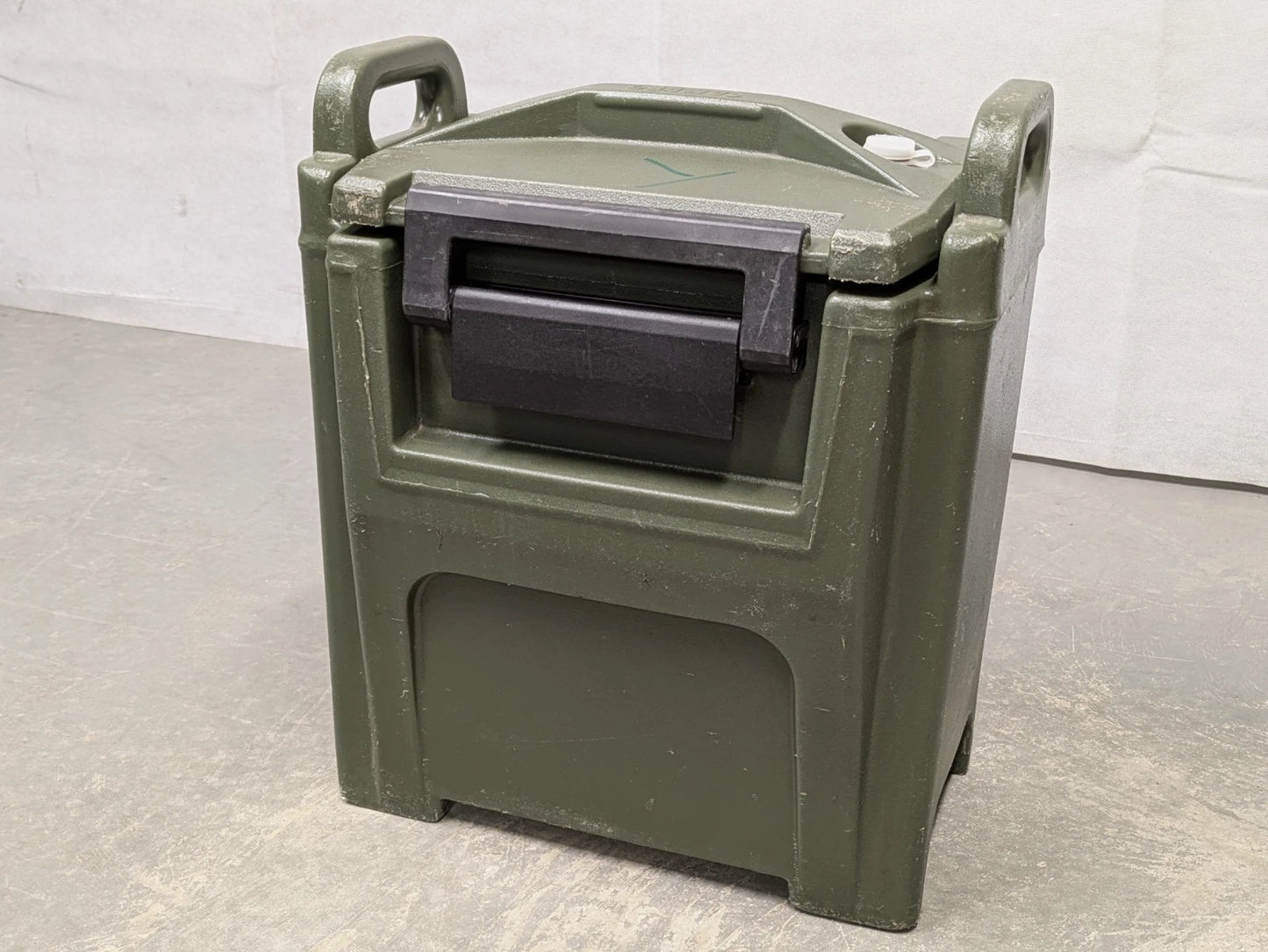 Cambro UC250 Insulated Hot & Cold Drinks Dispenser
