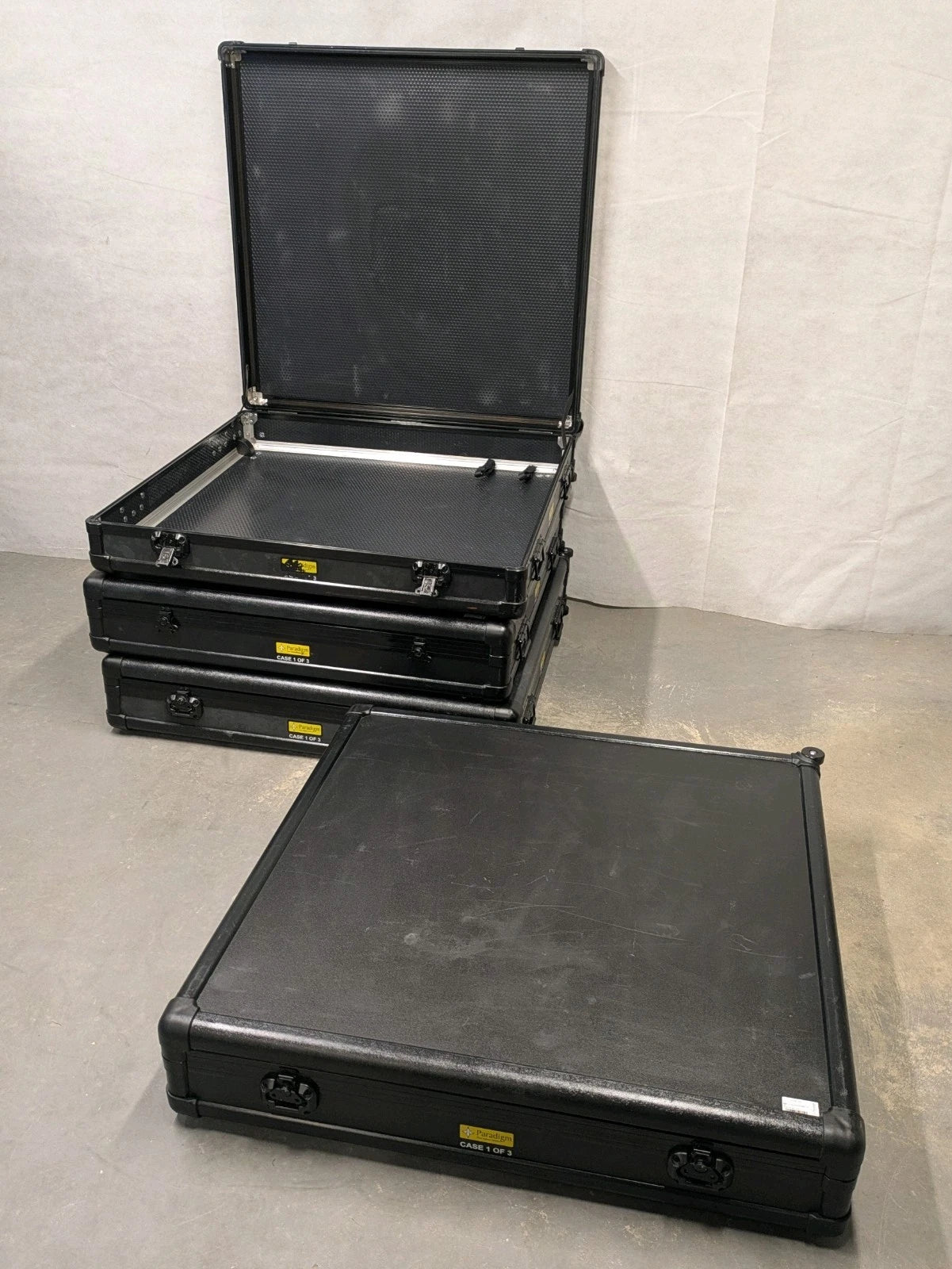 Black Storage Flight Equipment Wheeled Flat Screen Case Box