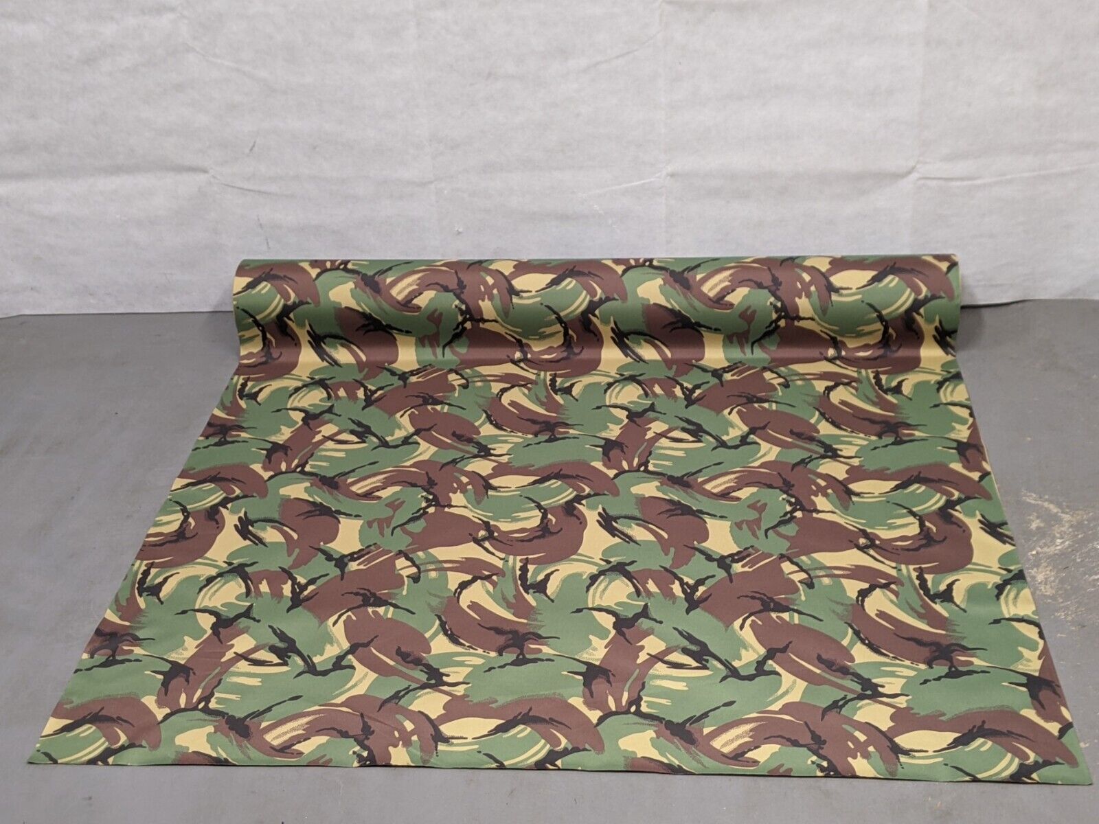 WildlifePhotographyShop Camouflage Woodland Fabric in Strong Waterproof PVC Material. 148cm x 100cm. Unisex. Ideal for Outdoor Enthusiasts, Campers, Hikers, Wildlife Photographers WildlifePhotographyShop Camouflage Woodland Fabric in Strong Waterproof PVC Material. 148cm x 100cm. Unisex. Ideal for Outdoor Enthusiasts, Campers, Hikers, Wildlife Photographers