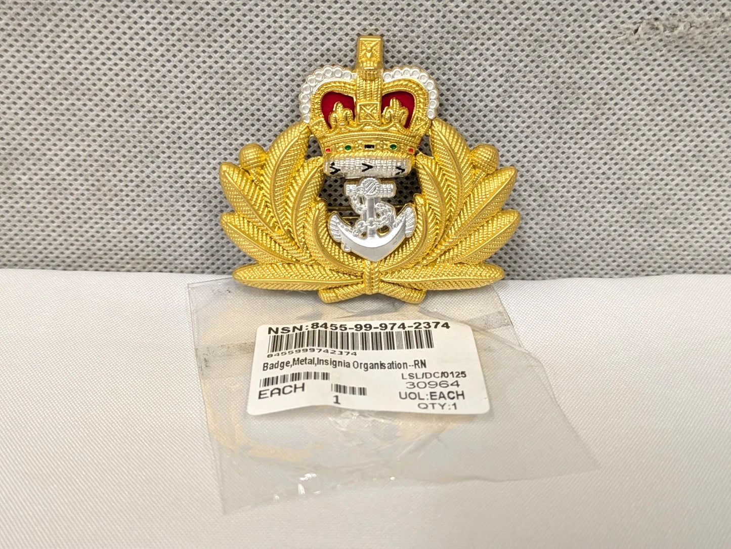Royal Navy RN Officers Cap Badge