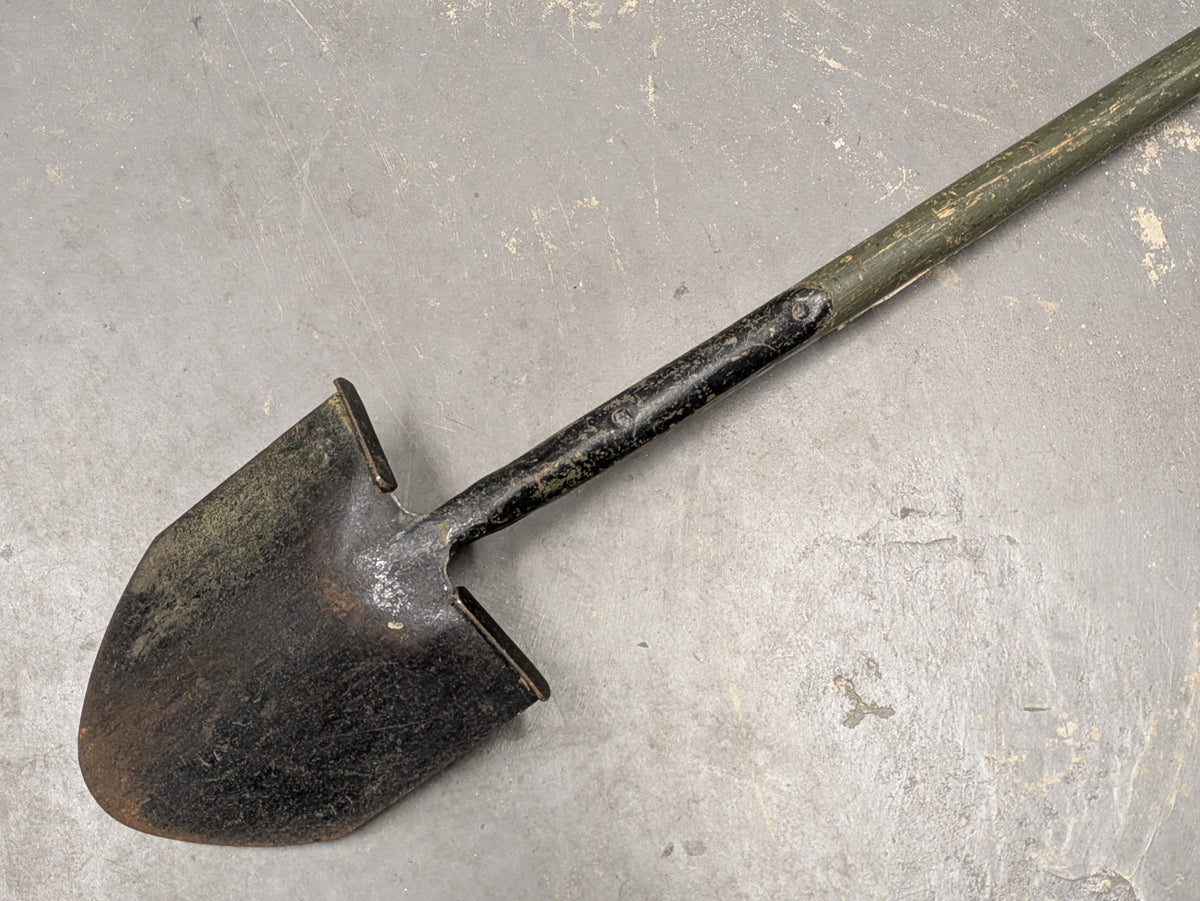 Bulldog 3 ft General Service Shovel - Dated 1985