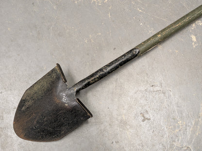 Bulldog 3 ft General Service Shovel - Dated 1985