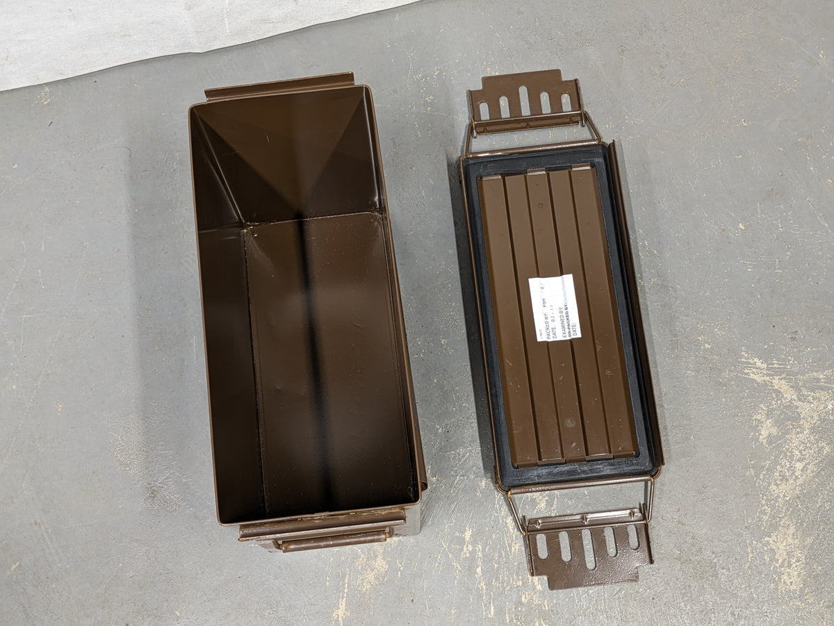 USGI M548 20mm Metal Ammo Can – Large Military Surplus Storage – Excellent Condition, Minimal Wear