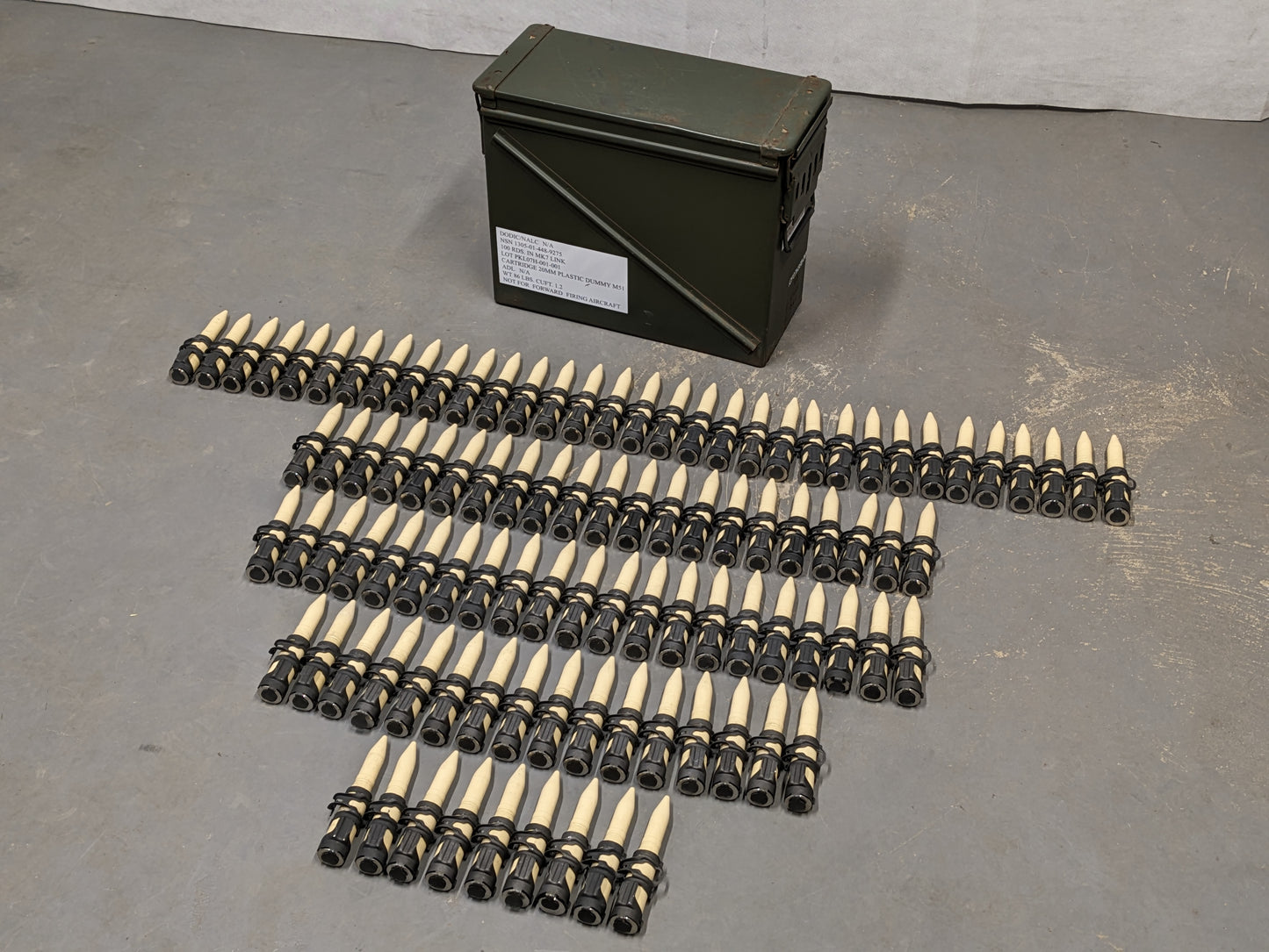 US Army M548 Ammo Ammunition Storage Box Can with 100 x 20mm M51A4N Plastic Dummy Rounds