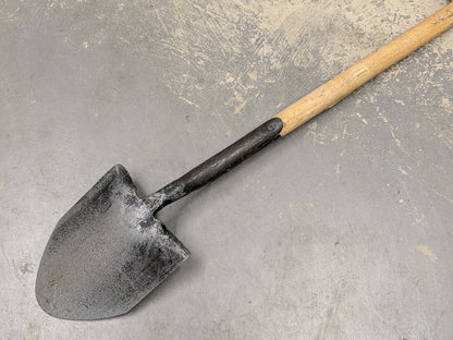 Bulldog 3 ft General Service Shovel - Dated 1995