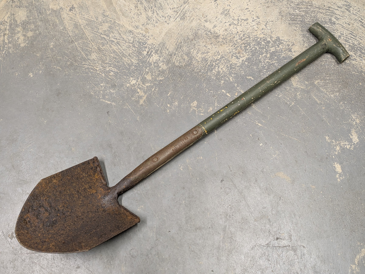 Bulldog 3 ft General Service Shovel - Dated 1985