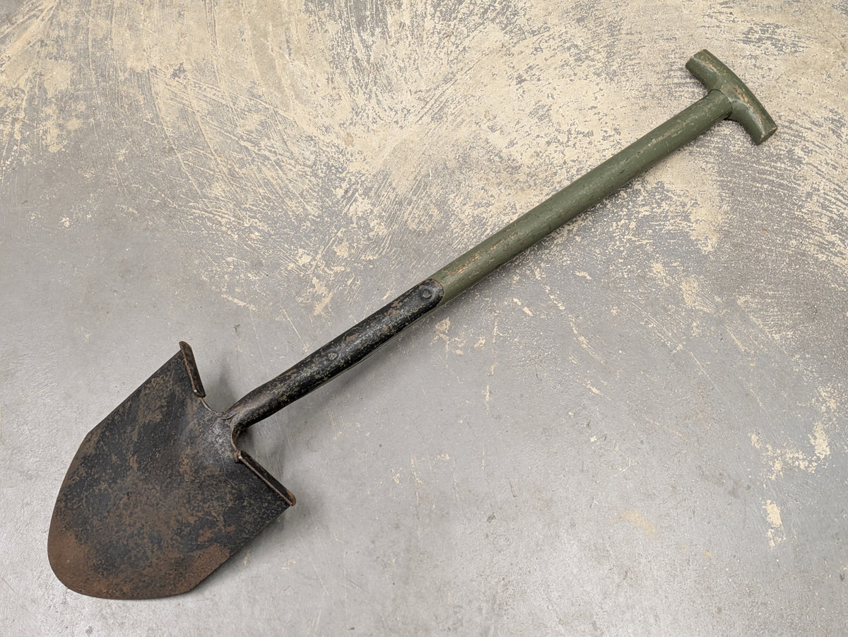 Bulldog 3 ft General Service Shovel - Dated 1985