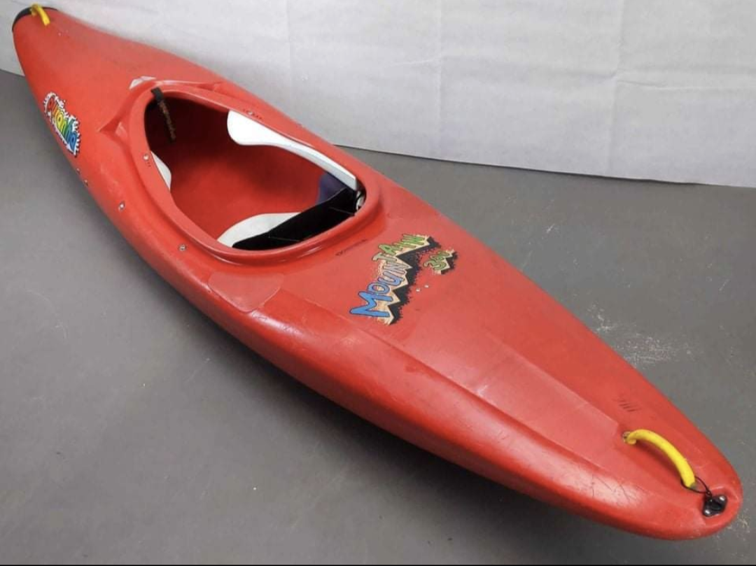 Pyranha Mountain 300 Kayak