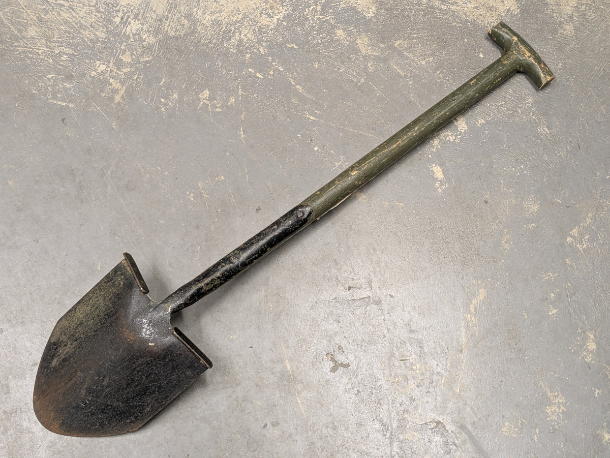 Bulldog 3 ft General Service Shovel - Dated 1985