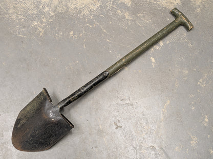 Bulldog 3 ft General Service Shovel - Dated 1985