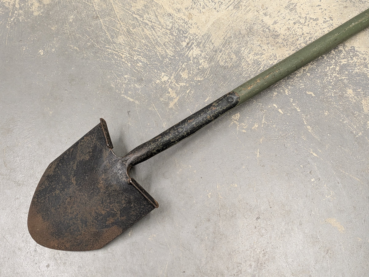 Bulldog 3 ft General Service Shovel - Dated 1985