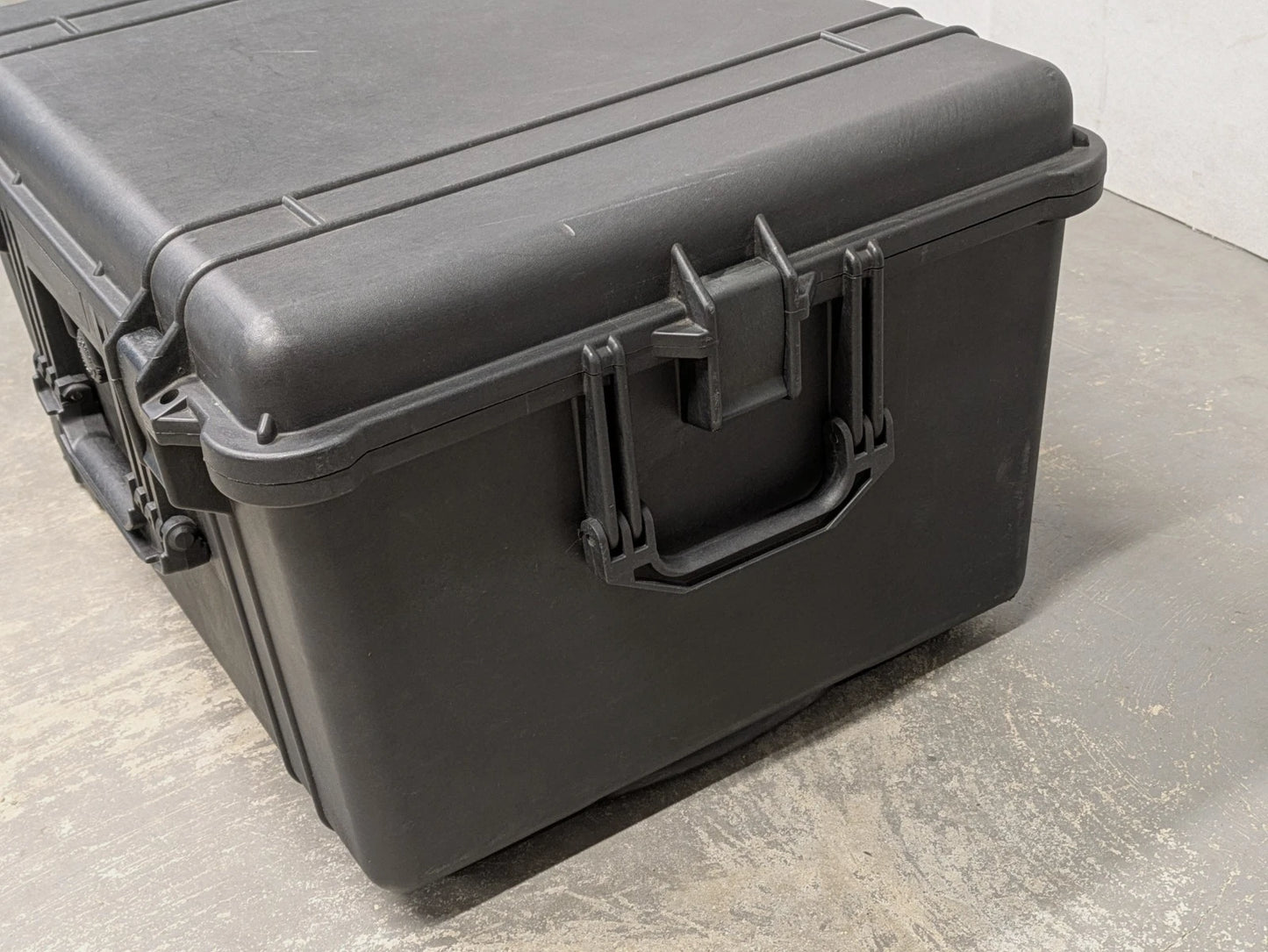 Peli 1620 Protector Pelican Case Travel Flight Equipment Box on Wheels