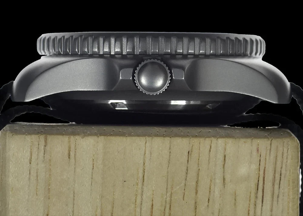 MWC 300M Quartz Military Stainless Steel Divers Watch NSN 6645-99-157-3496
