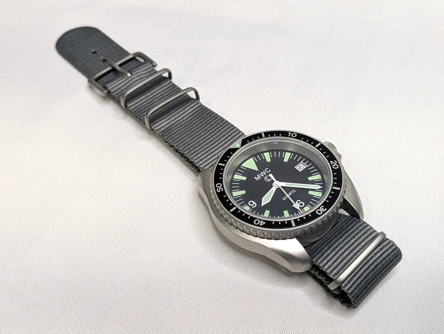 MWC 300M Quartz Military Stainless Steel Divers Watch NSN 6645-99-157-3496