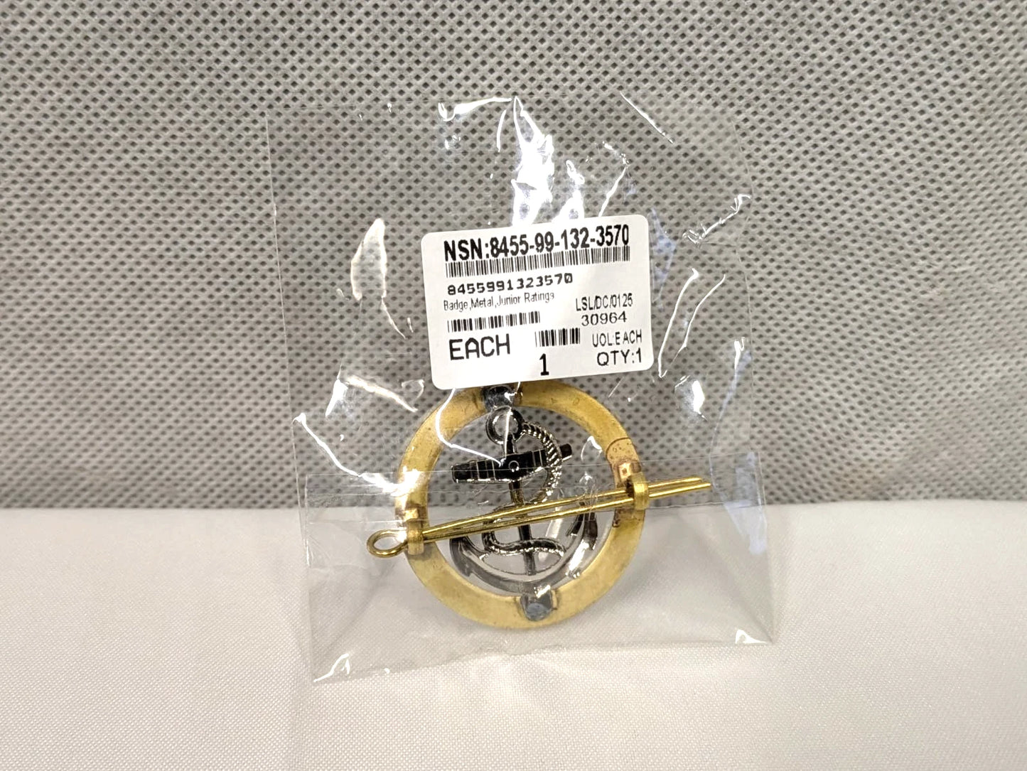 Royal Navy RN Junior Ratings Cap Badge