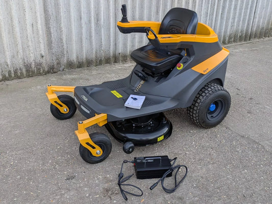 Stiga GYRO 700E Battery Powered Axial Zero Turn Ride On Lawnmower - NEW