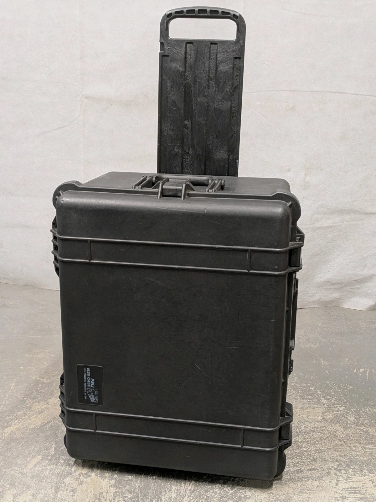 Peli 1620 Protector Pelican Case Travel Flight Equipment Box on Wheels