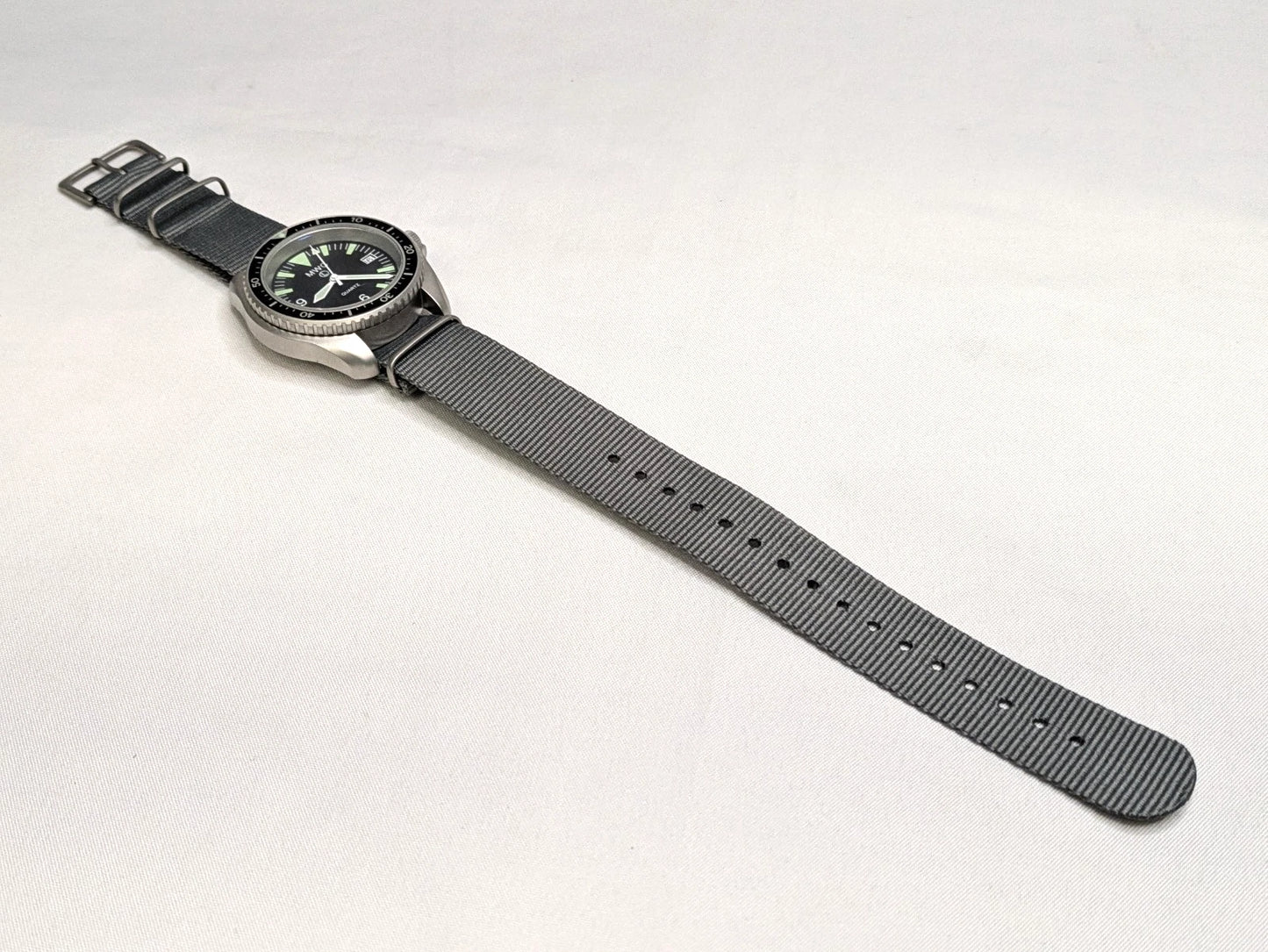 MWC 300M Quartz Military Stainless Steel Divers Watch NSN 6645-99-157-3496