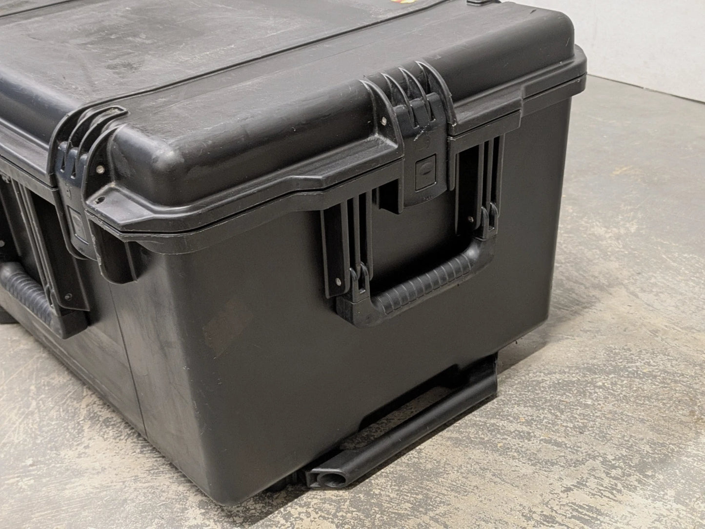 Peli iM2750 Protector Pelican Storm Case Travel Flight Equipment Box on Wheels