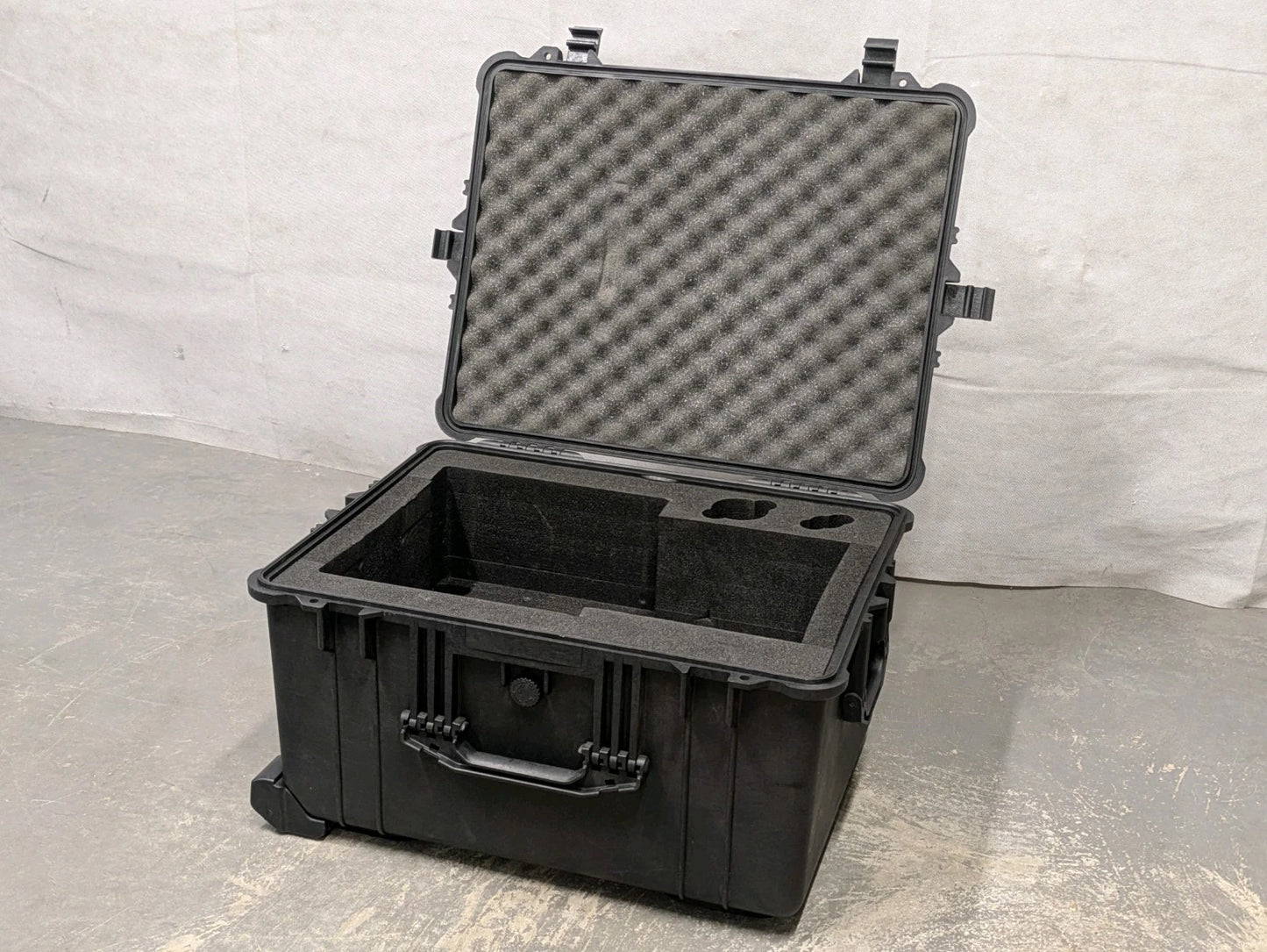 Peli 1620 Protector Pelican Case Travel Flight Equipment Box on Wheels