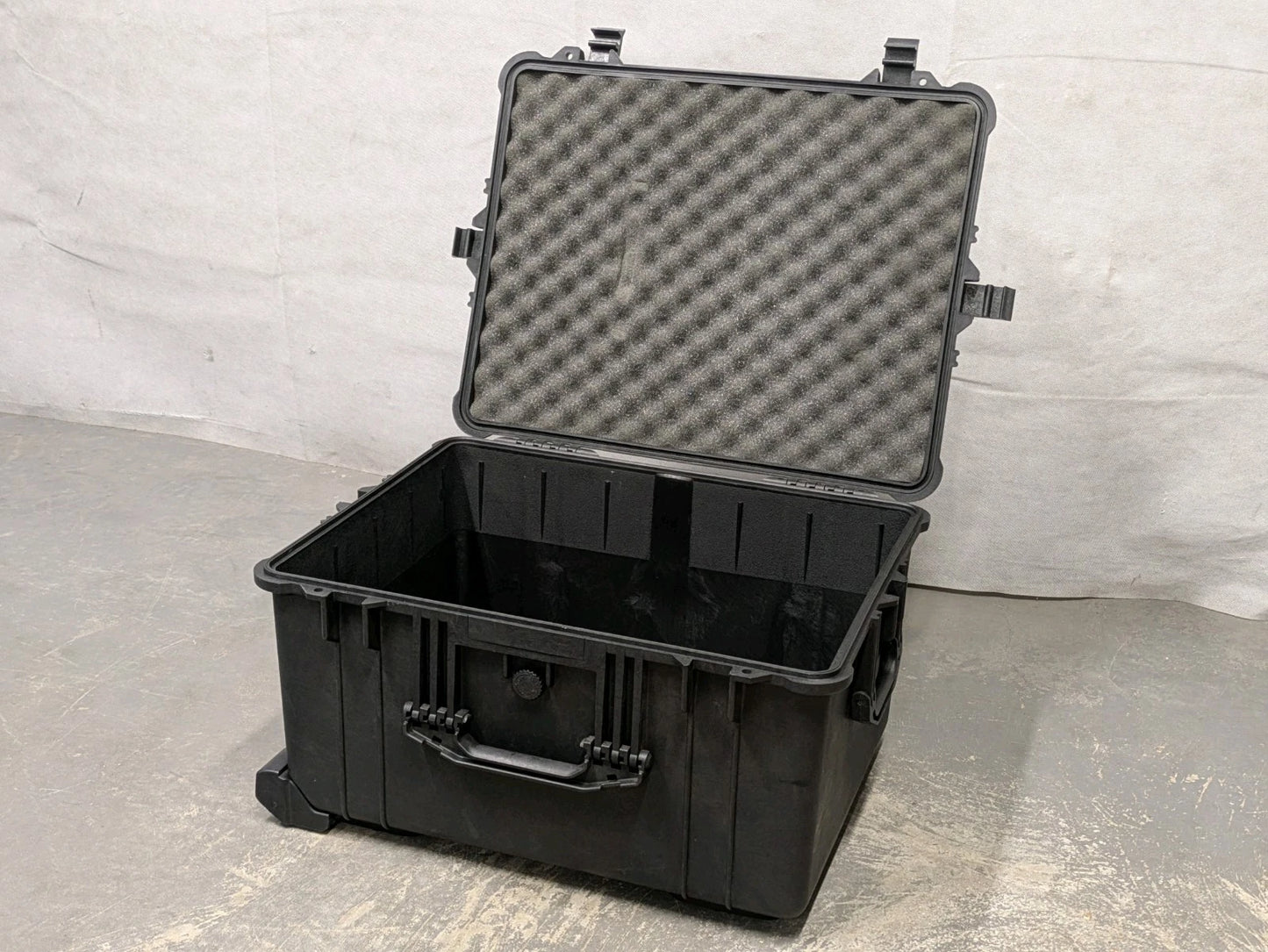 Peli 1620 Protector Pelican Case Travel Flight Equipment Box on Wheels