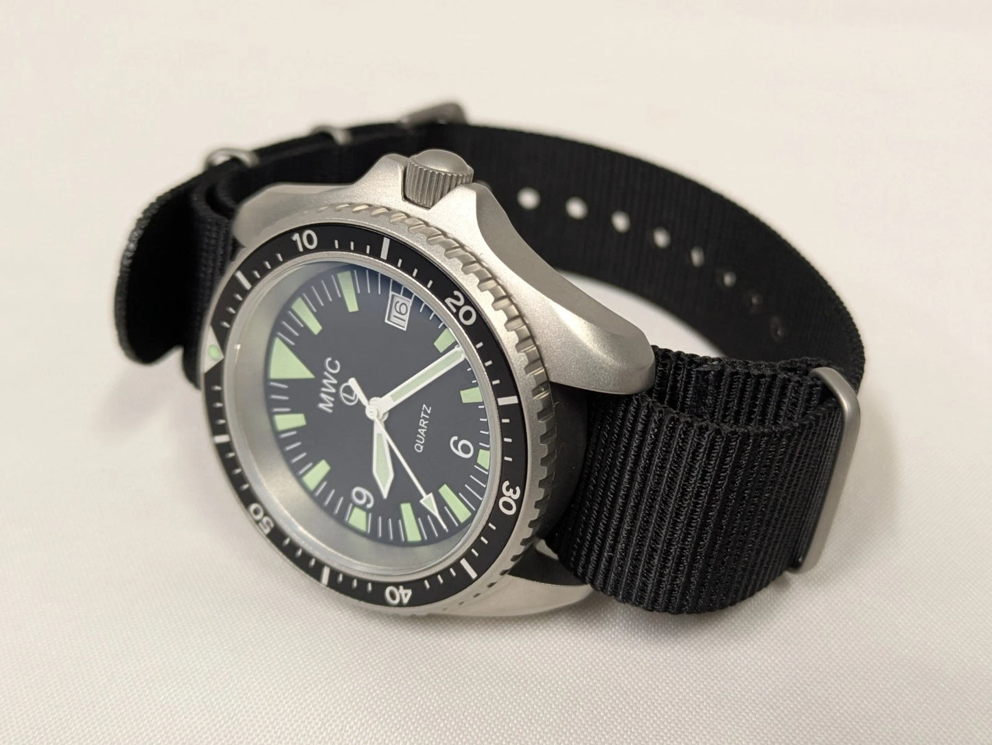 MWC 300M Quartz Military Stainless Steel Divers Watch NSN 6645-99-157-3496