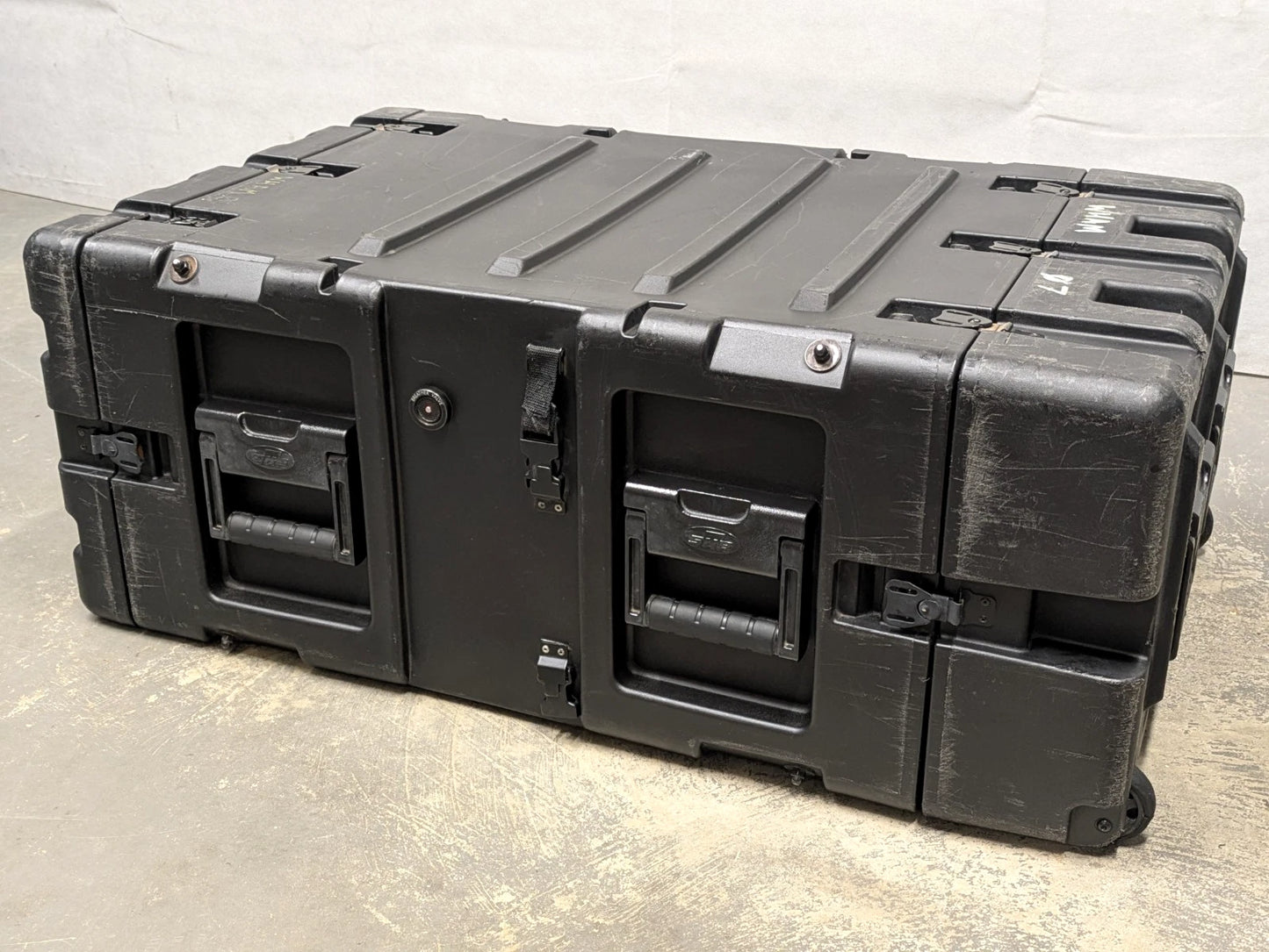 SKB 19" 5U Wheeled Double End Rack Mount Case Box