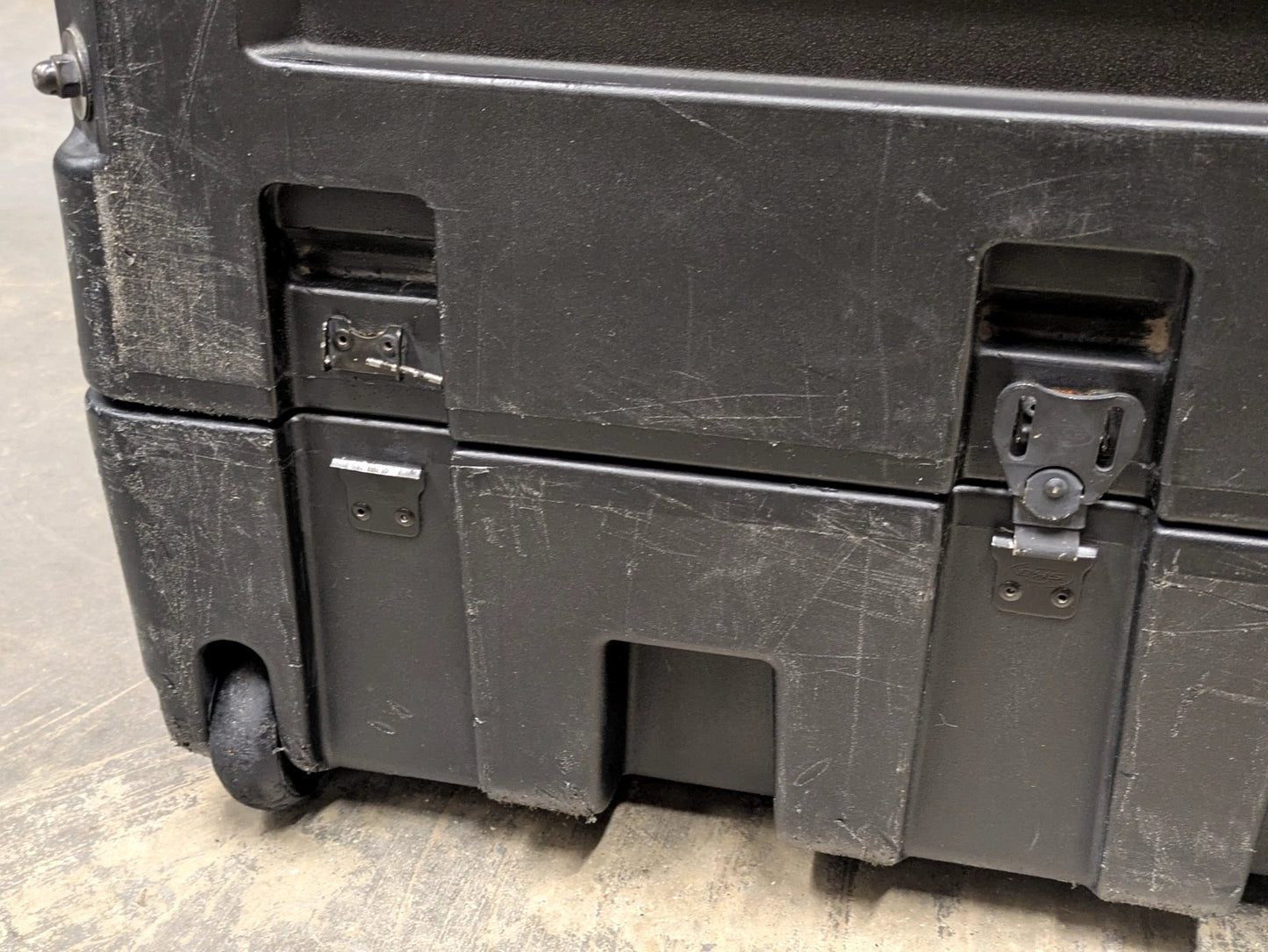 SKB 19" 5U Wheeled Double End Rack Mount Case Box