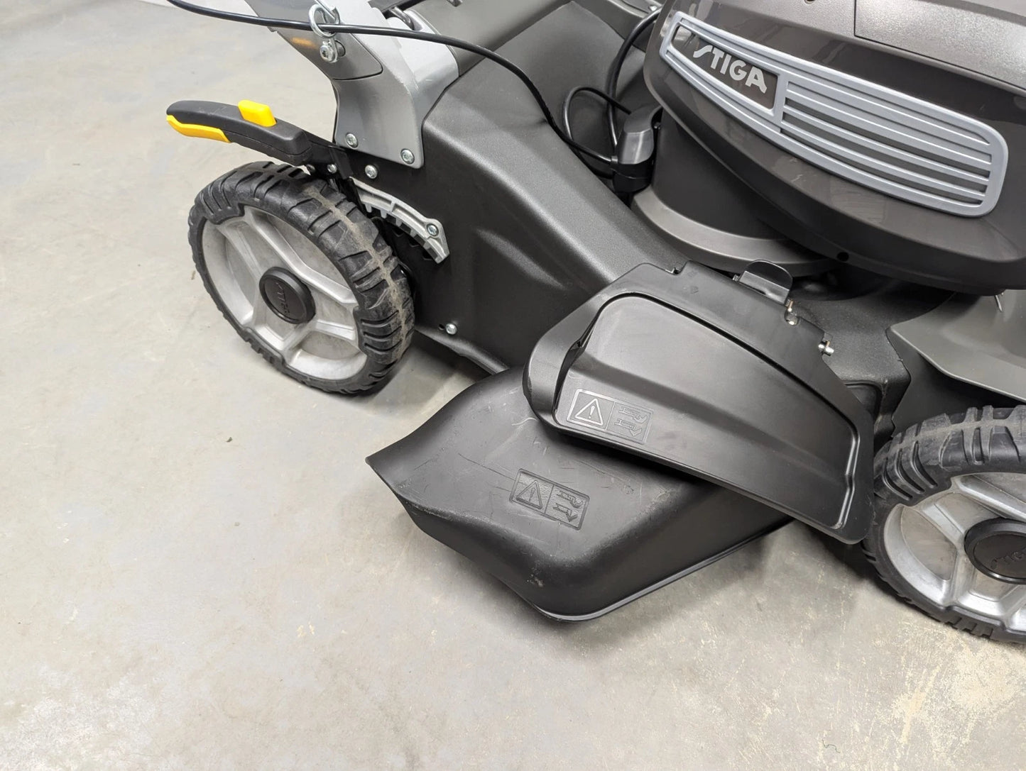 Stiga Twinclip 950 SQ AE 48V Cordless 4-in-1 Battery Powered Lawn Mower 48cm