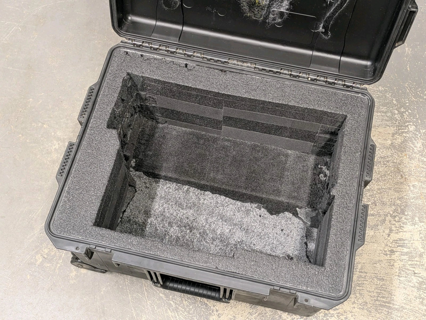 Peli iM2750 Protector Pelican Storm Case Travel Flight Equipment Box on Wheels