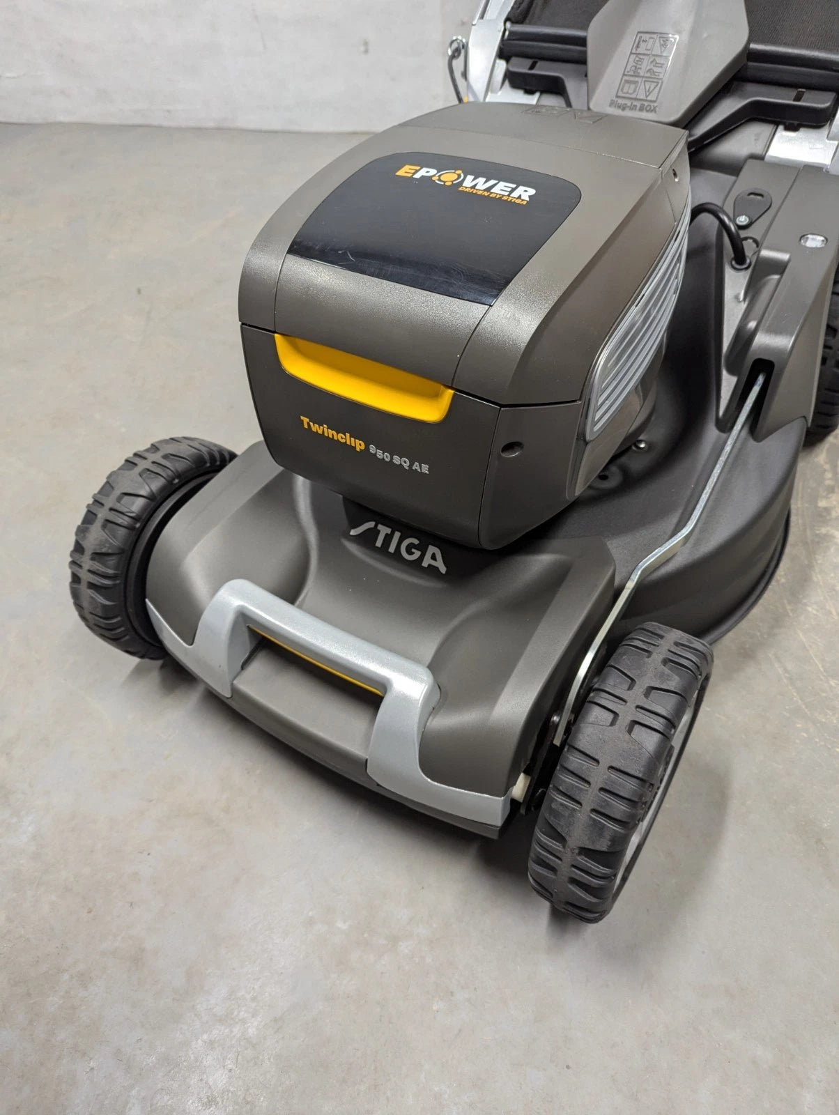 Stiga Twinclip 950 SQ AE 48V Cordless 4-in-1 Battery Powered Lawn Mower 48cm