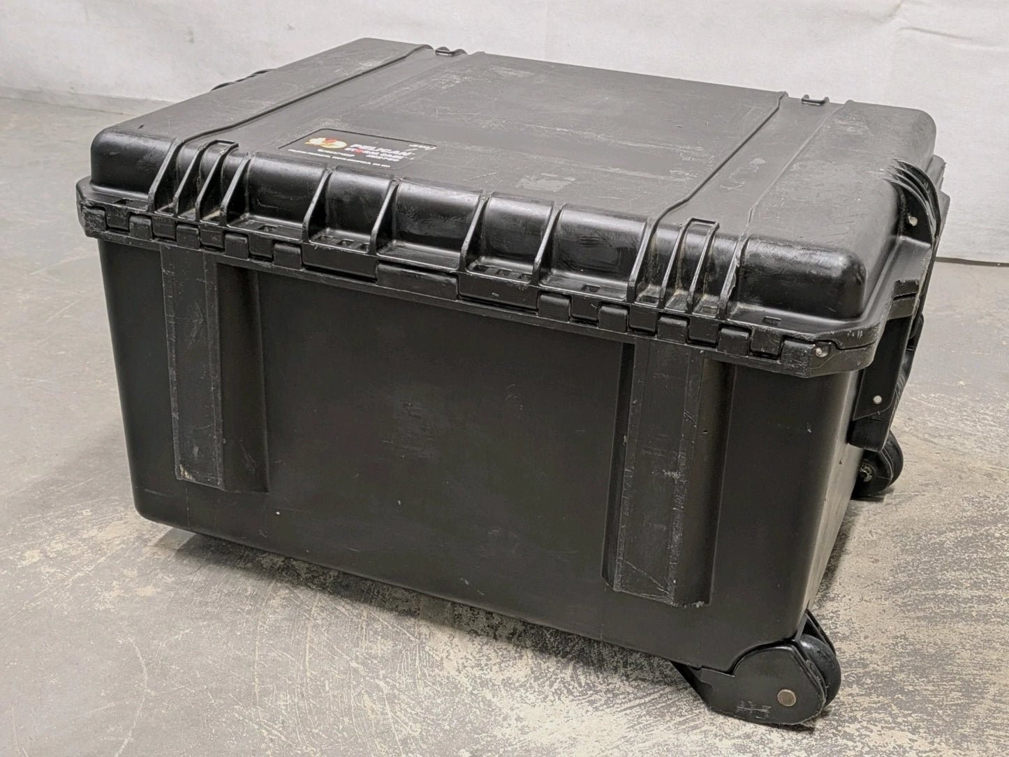 Peli iM2750 Protector Pelican Storm Case Travel Flight Equipment Box on Wheels