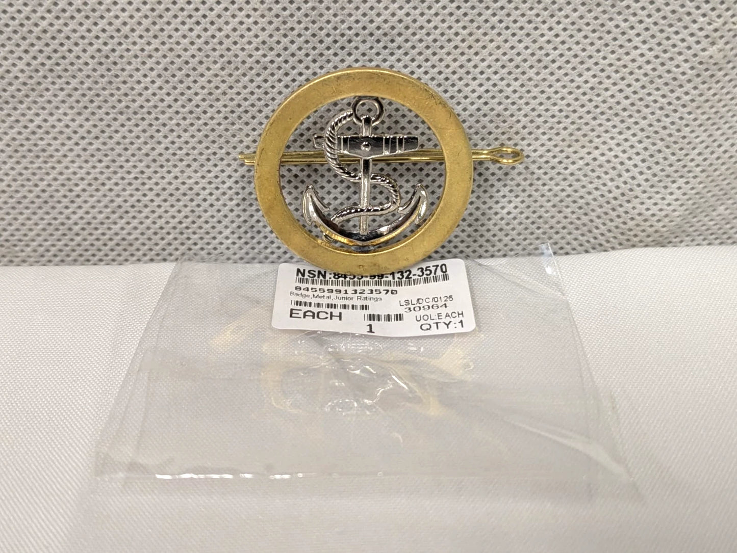 Royal Navy RN Junior Ratings Cap Badge