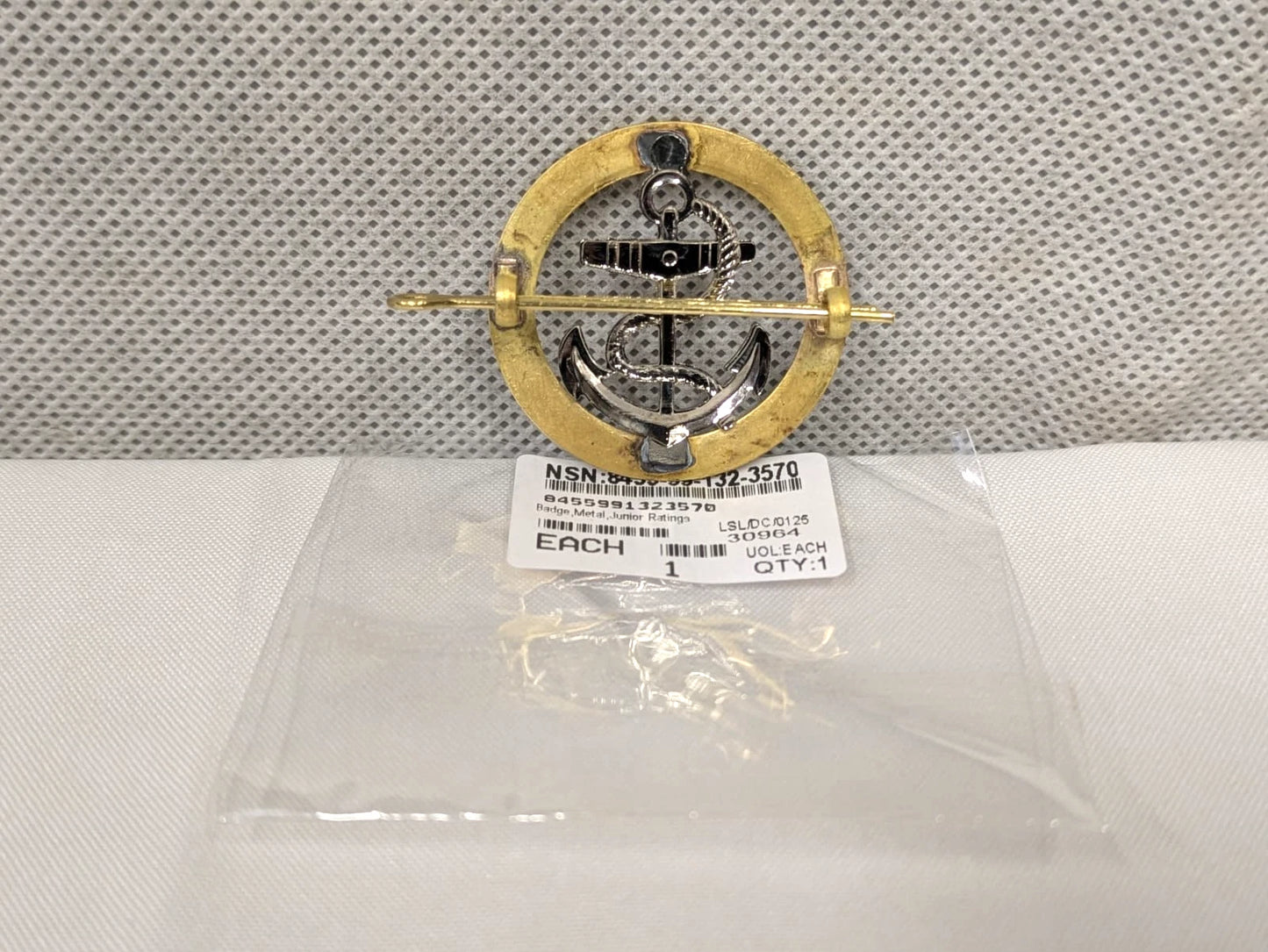 Royal Navy RN Junior Ratings Cap Badge